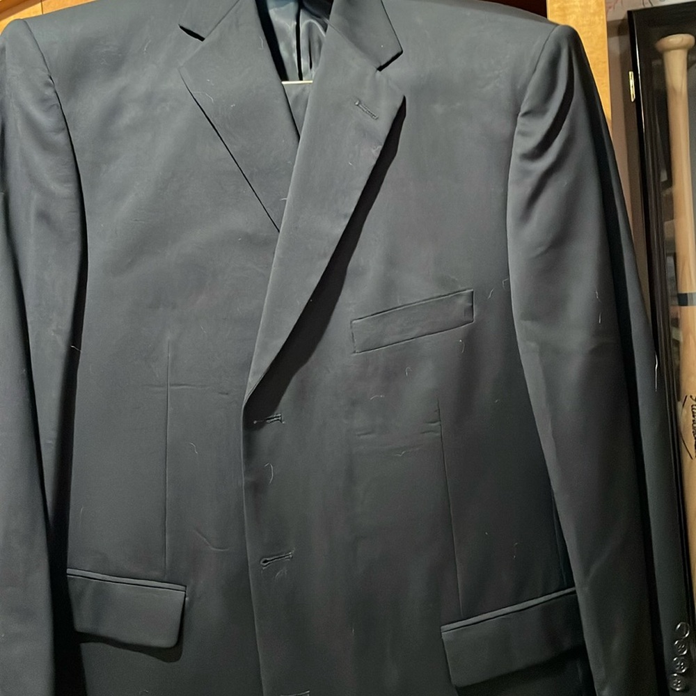 Men’s roundtree and York black suit